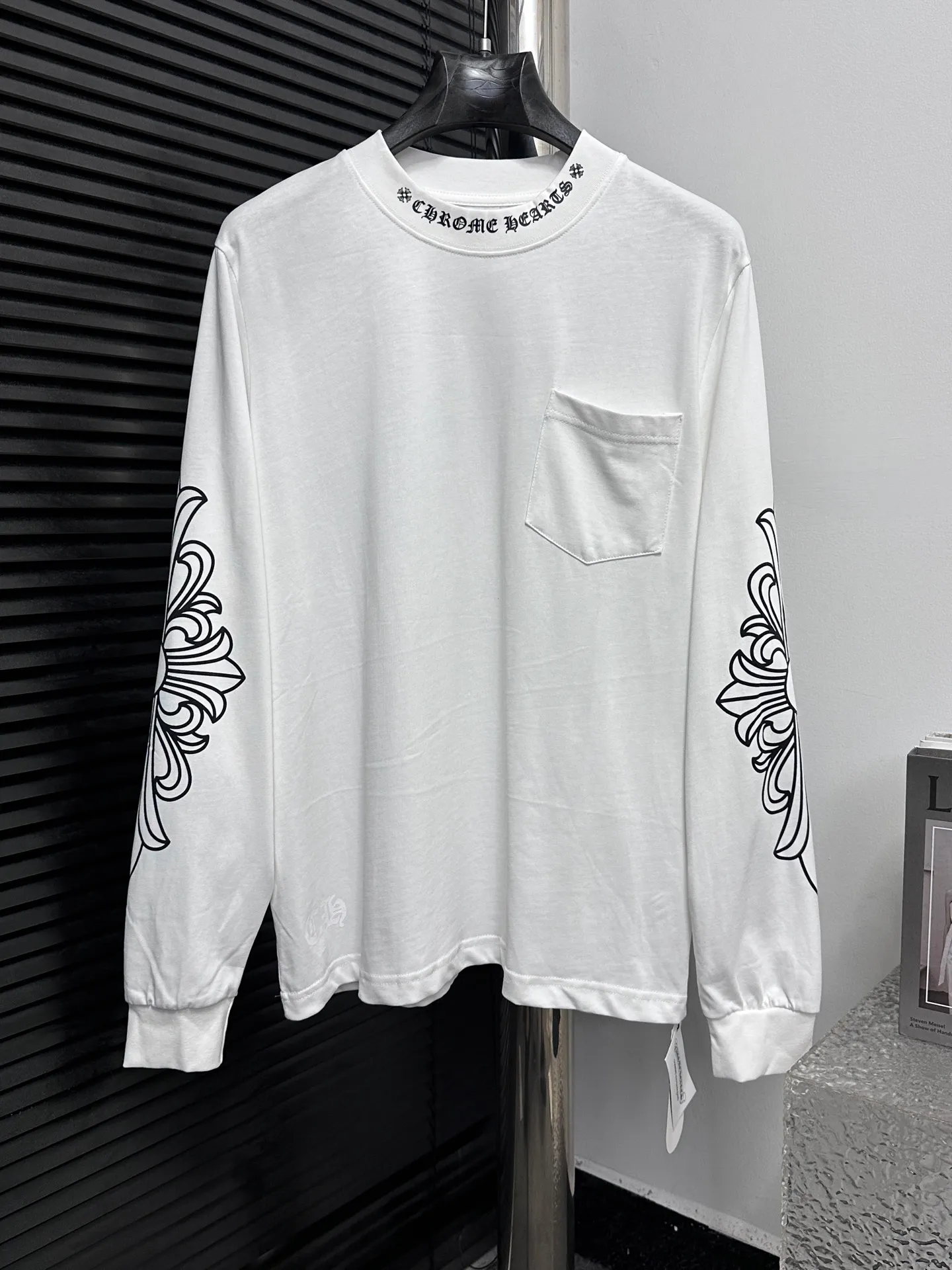 🅿️230 [Come Hearts] Crow Heart Graffiti Letters Limited Sanskrit Printed Long Sleeves, High Weight Threads on Collar and Cuffs, Custom Weaved and Dyed 280g Double Yarn Pure Cotton Fabric, Washed Anti-Counterfeiting Tags and other auxiliary labels are all correct versions, super conspicuous, super pretty, super stylish, same style for men and women! The overall upper body highlights fashion and individuality, and when worn together by a couple, it is a recommended T-shirt by the Street Ace!! Same style for men and women Size: XS-L